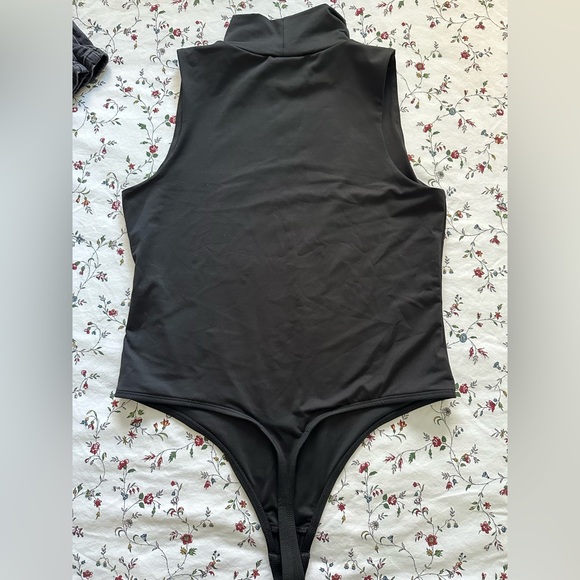 Smash+Tess Halter Bodysuit in Black Size Small - Picture 3 of 3